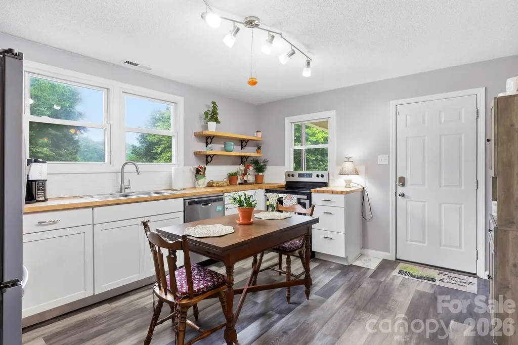 5418 Nix Creek Road Marion NC 28752