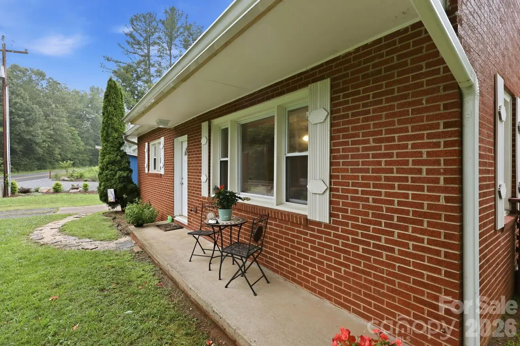 5418 Nix Creek Road Marion NC 28752