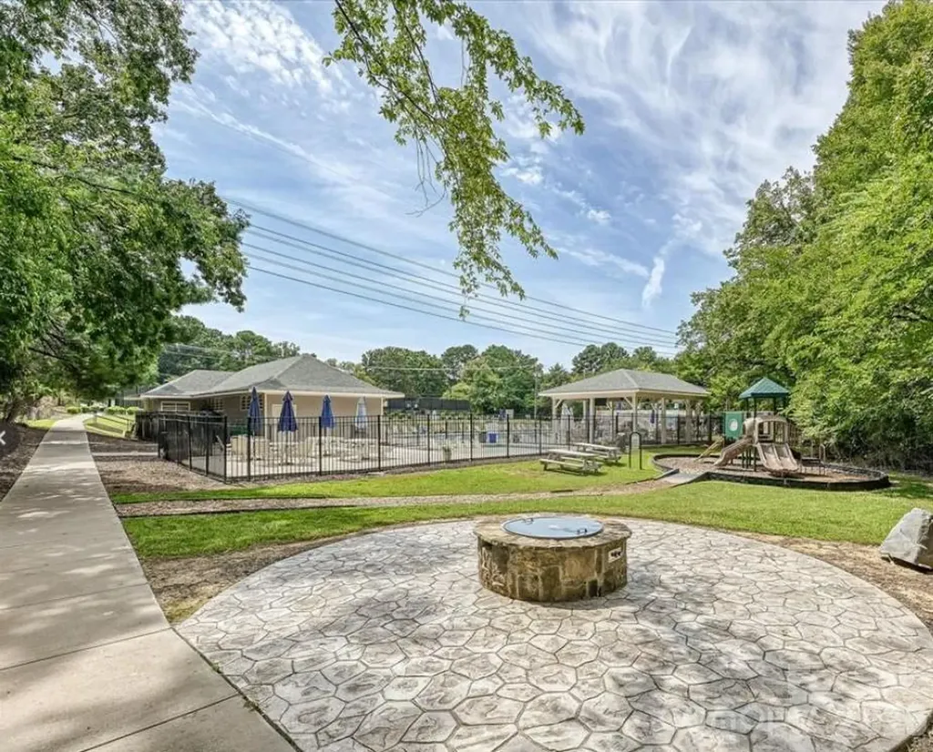 4809 Walden Court Charlotte NC 28210