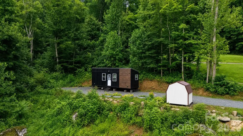 291 White Dogwood Lane Bakersville NC 28705