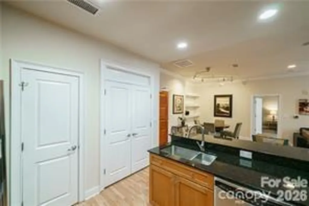 435 S Tryon Street Charlotte NC 28202