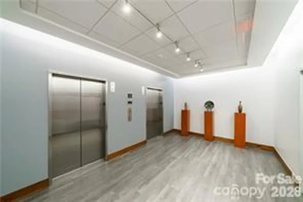 435 S Tryon Street Charlotte NC 28202