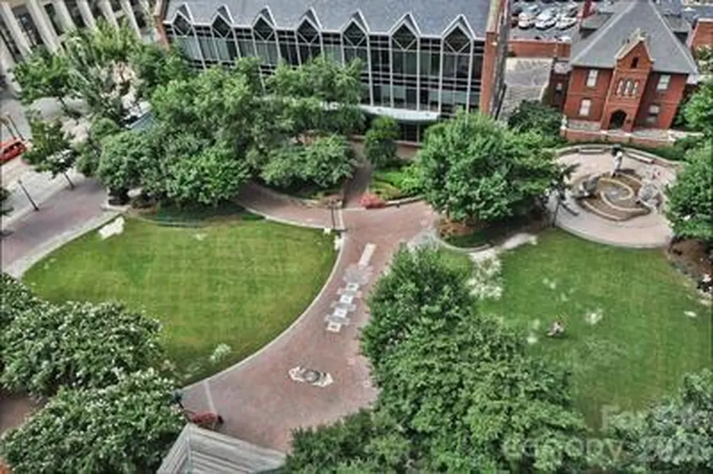 435 S Tryon Street Charlotte NC 28202