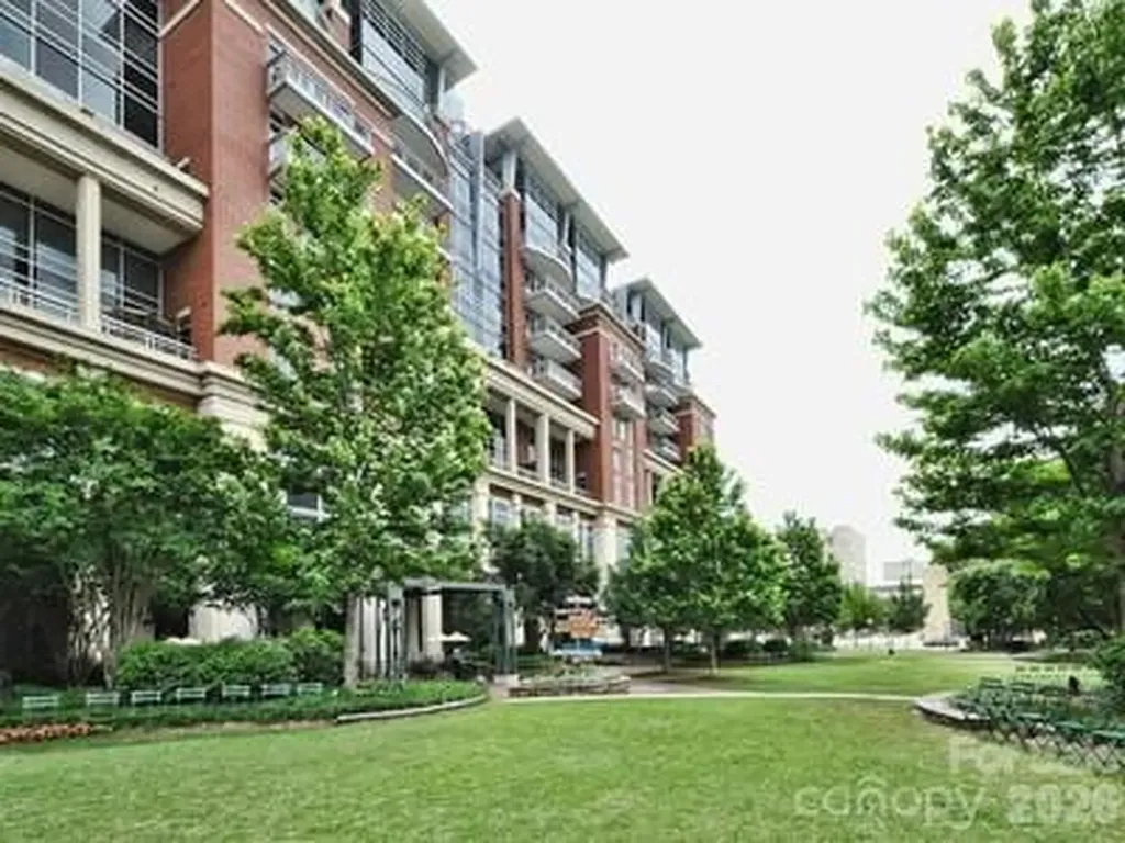 435 S Tryon Street Charlotte NC 28202