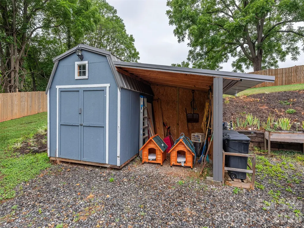 4687 Old Clyde Road Clyde NC 28721