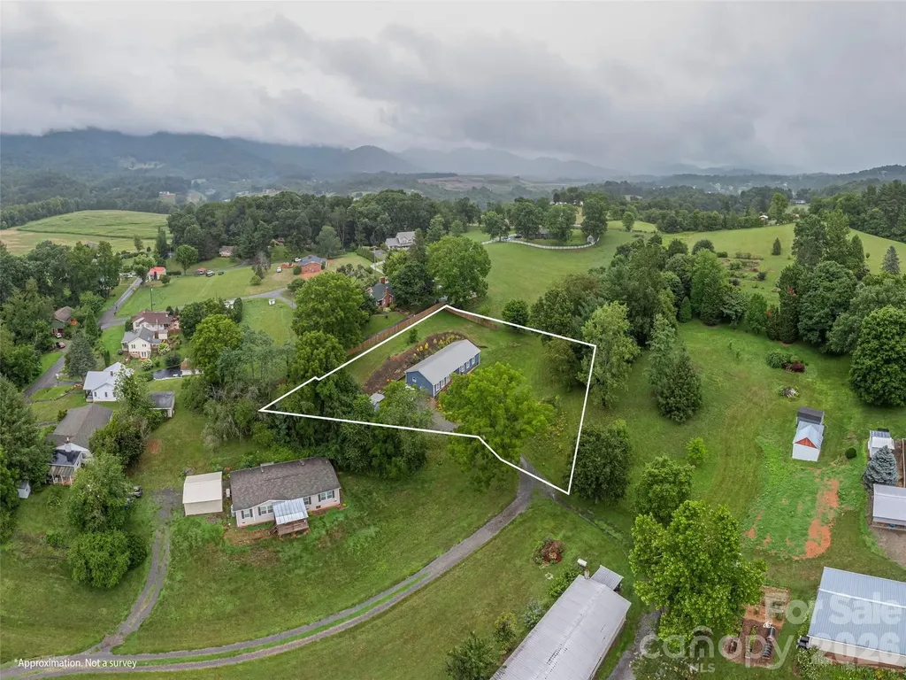 4687 Old Clyde Road Clyde NC 28721