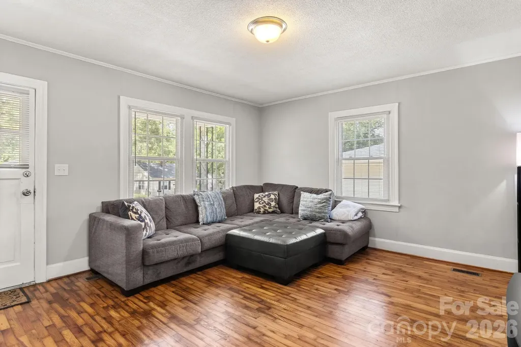 623 E 4th Avenue Gastonia NC 28054