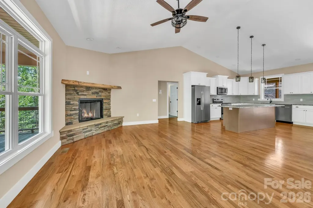 63 Abbey Lane Hendersonville NC 28739