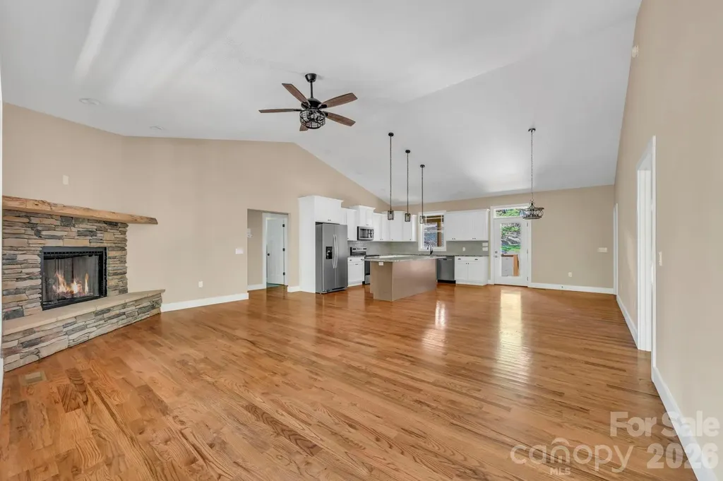 63 Abbey Lane Hendersonville NC 28739