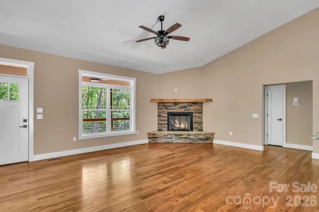 63 Abbey Lane Hendersonville NC 28739