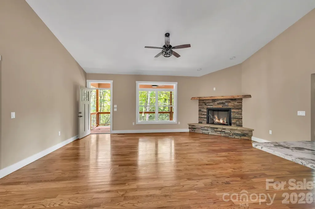 63 Abbey Lane Hendersonville NC 28739