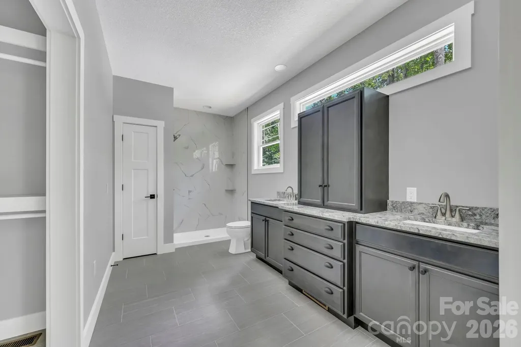 63 Abbey Lane Hendersonville NC 28739