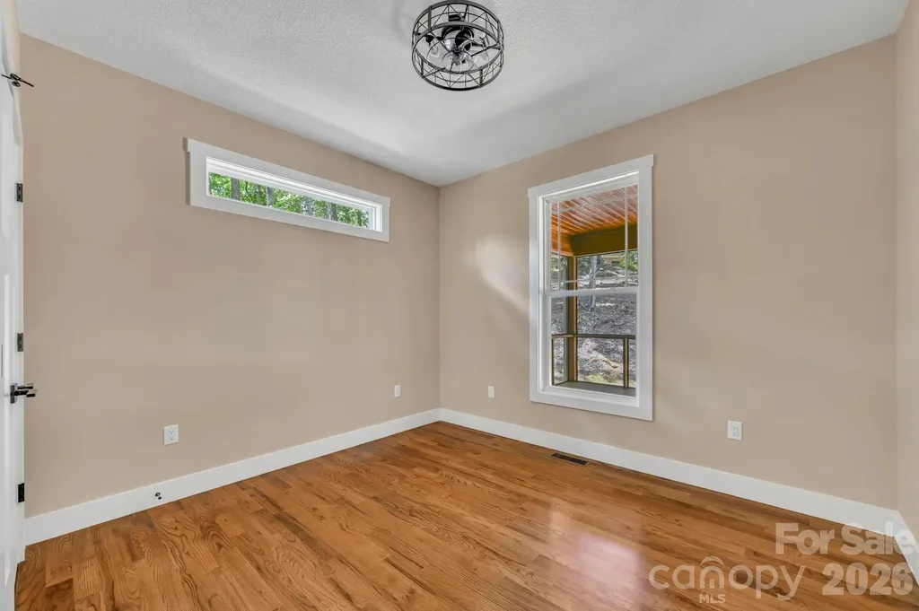 63 Abbey Lane Hendersonville NC 28739