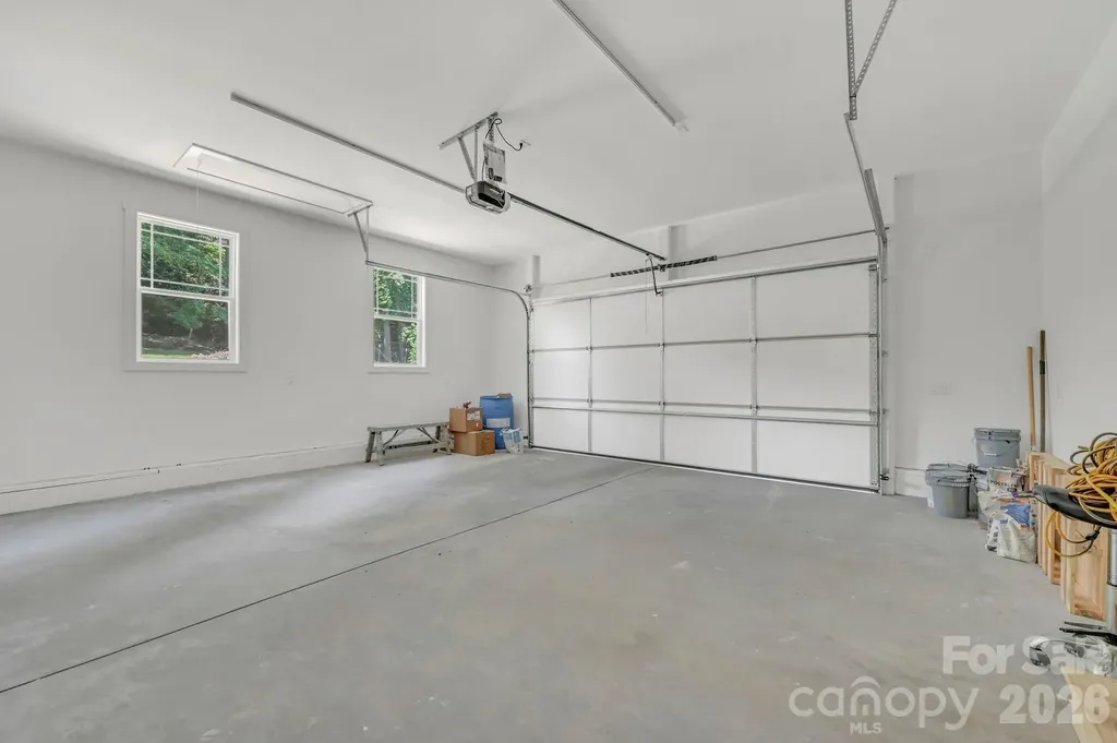 63 Abbey Lane Hendersonville NC 28739