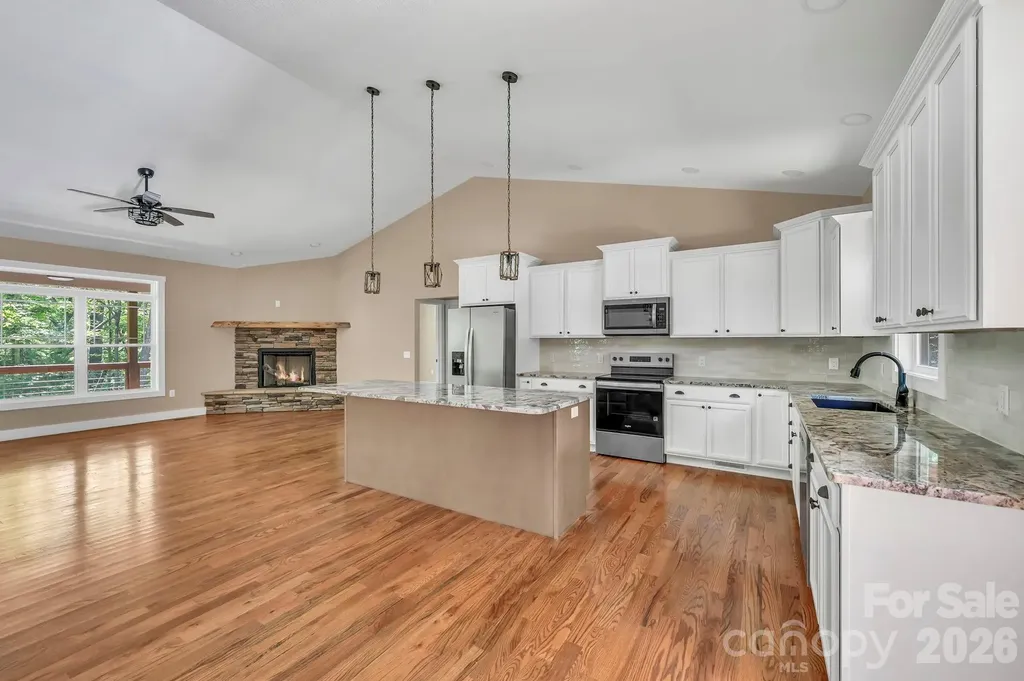 63 Abbey Lane Hendersonville NC 28739
