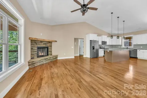 63 Abbey Lane Hendersonville NC 28739