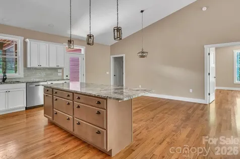 63 Abbey Lane Hendersonville NC 28739