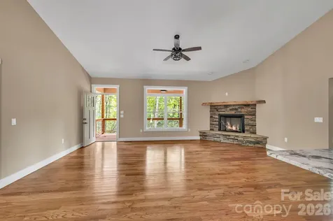 63 Abbey Lane Hendersonville NC 28739