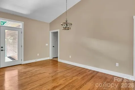 63 Abbey Lane Hendersonville NC 28739