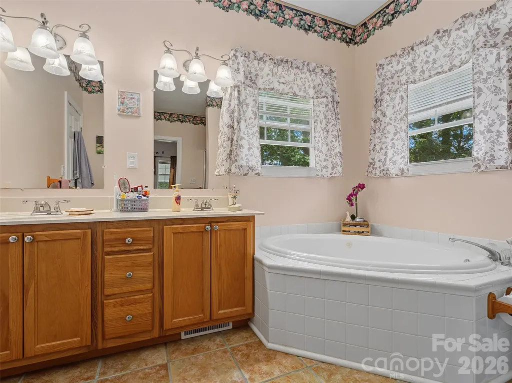 176 Chelsea Nix Lane Hendersonville NC 28792