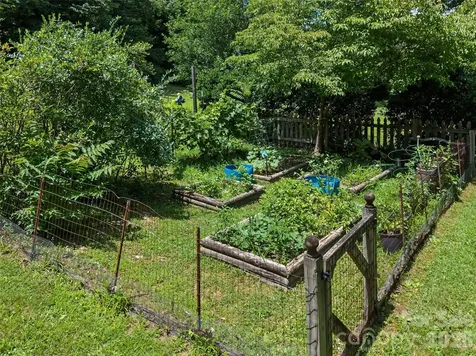 176 Chelsea Nix Lane Hendersonville NC 28792