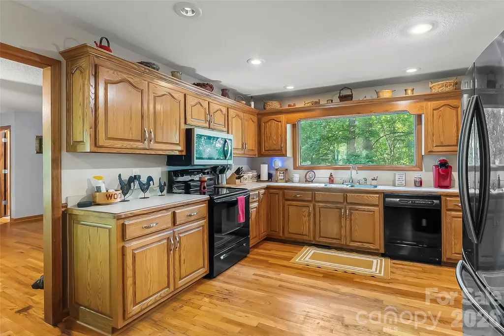 34 Lakeside Drive Marion NC 28752