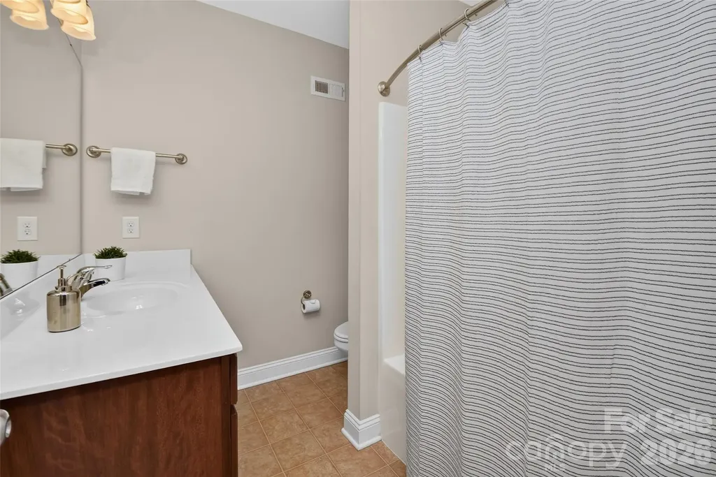 1205 Williamstown Road Matthews NC 28105