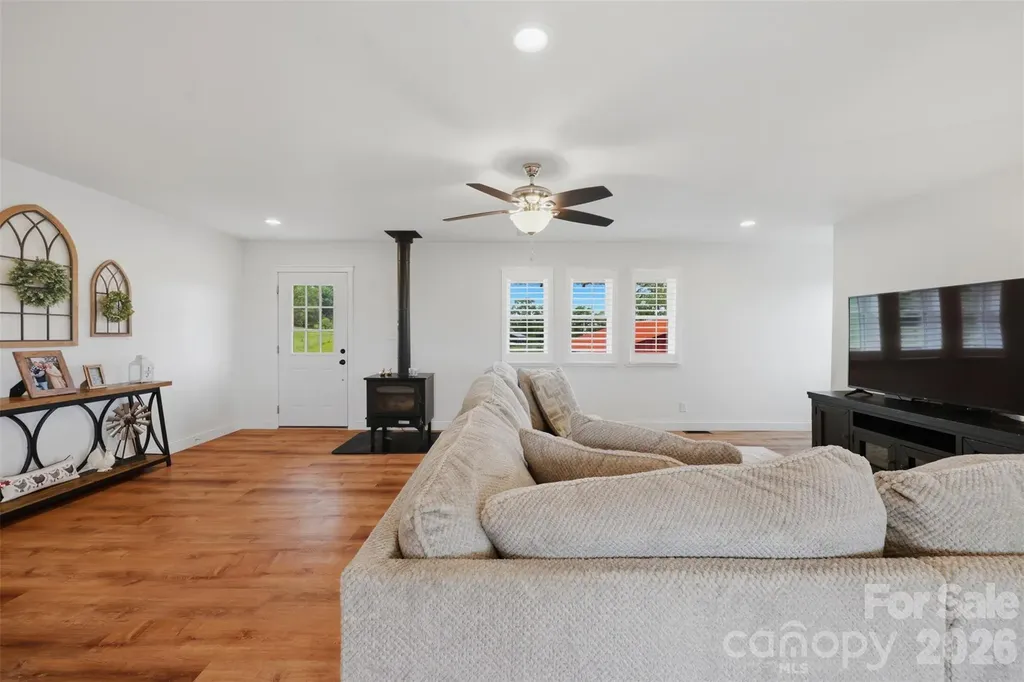 1127 Black Oak Ridge Road Taylorsville NC 28681