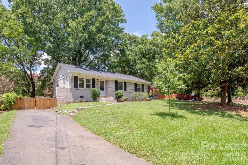 1129 Eastview Drive Charlotte NC 28211