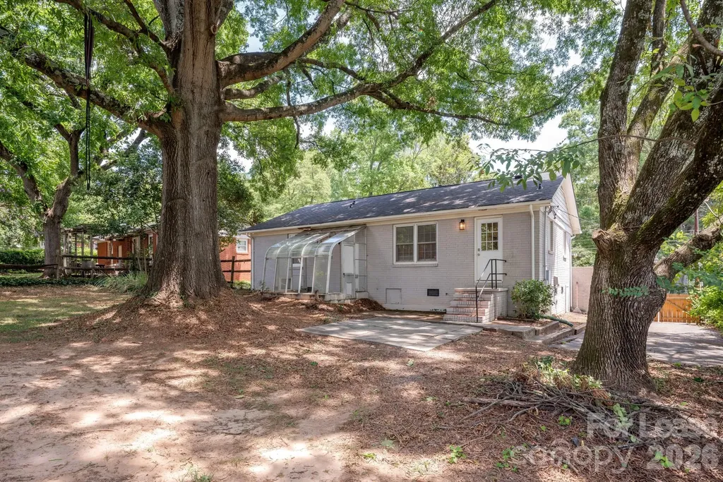 1129 Eastview Drive Charlotte NC 28211