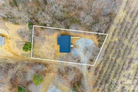 153-B Hackleburg Lane Hendersonville NC 28792