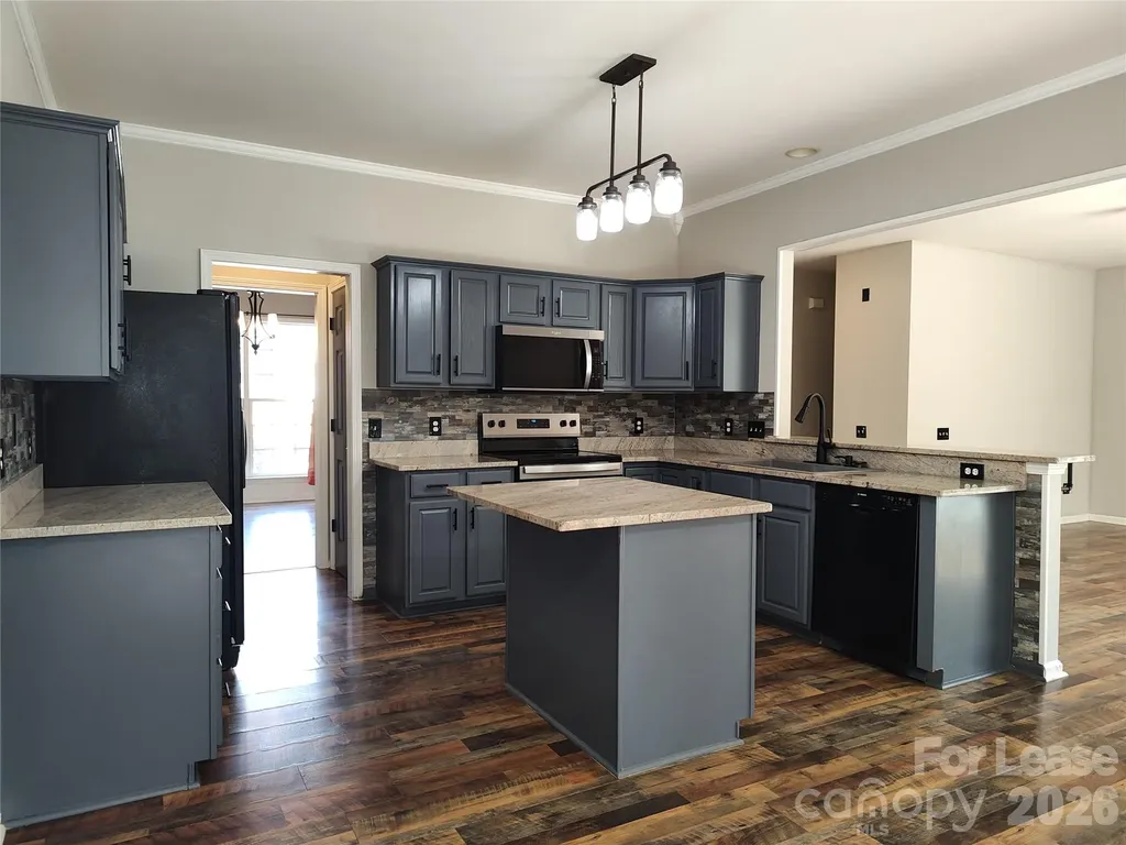 4018 Manor House Drive Charlotte NC 28270