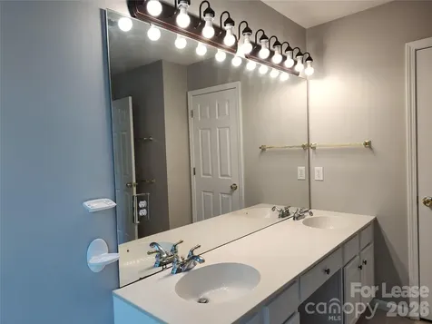 4018 Manor House Drive Charlotte NC 28270