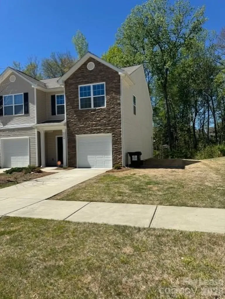 6049 Guildford Hill Lane E Charlotte NC 28215