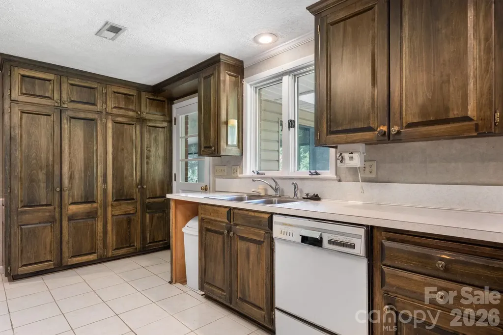 1335 36th Avenue Drive NE Hickory NC 28601
