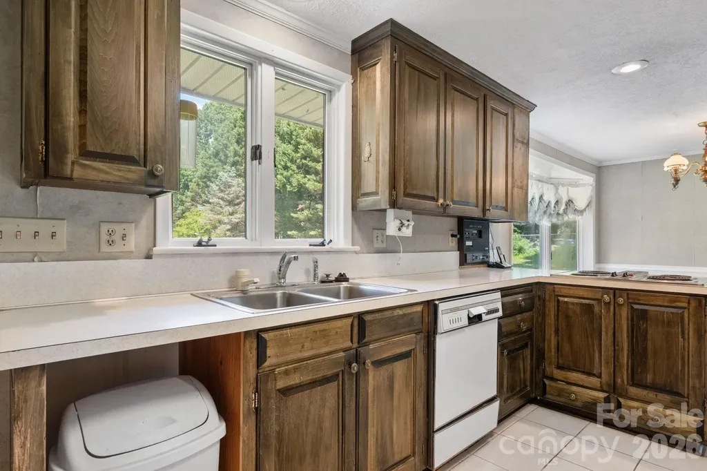 1335 36th Avenue Drive NE Hickory NC 28601
