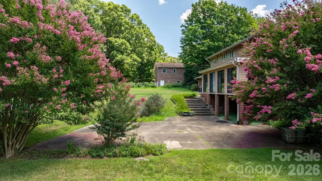 1335 36th Avenue Drive NE Hickory NC 28601