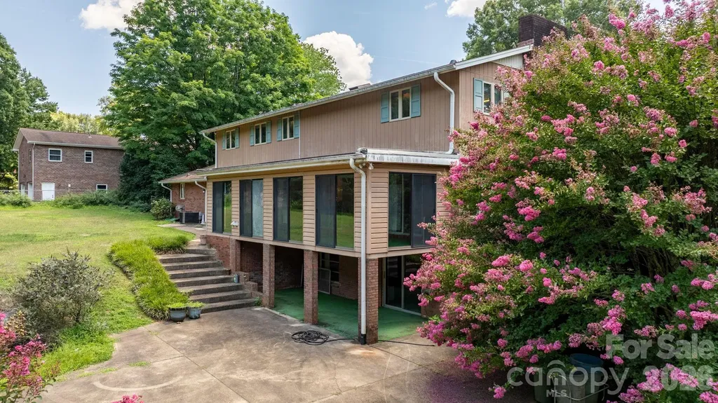 1335 36th Avenue Drive NE Hickory NC 28601