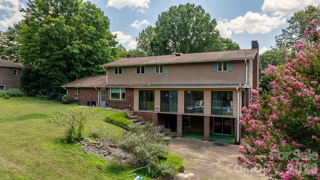 1335 36th Avenue Drive NE Hickory NC 28601