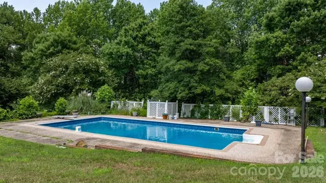 1335 36th Avenue Drive NE Hickory NC 28601