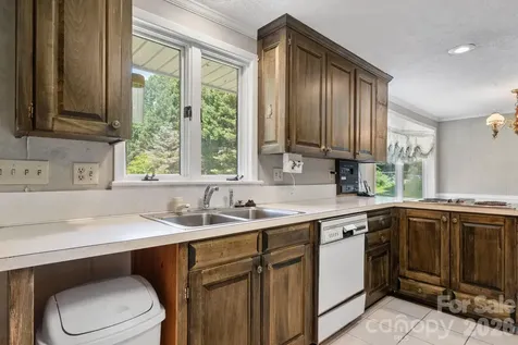 1335 36th Avenue Drive NE Hickory NC 28601