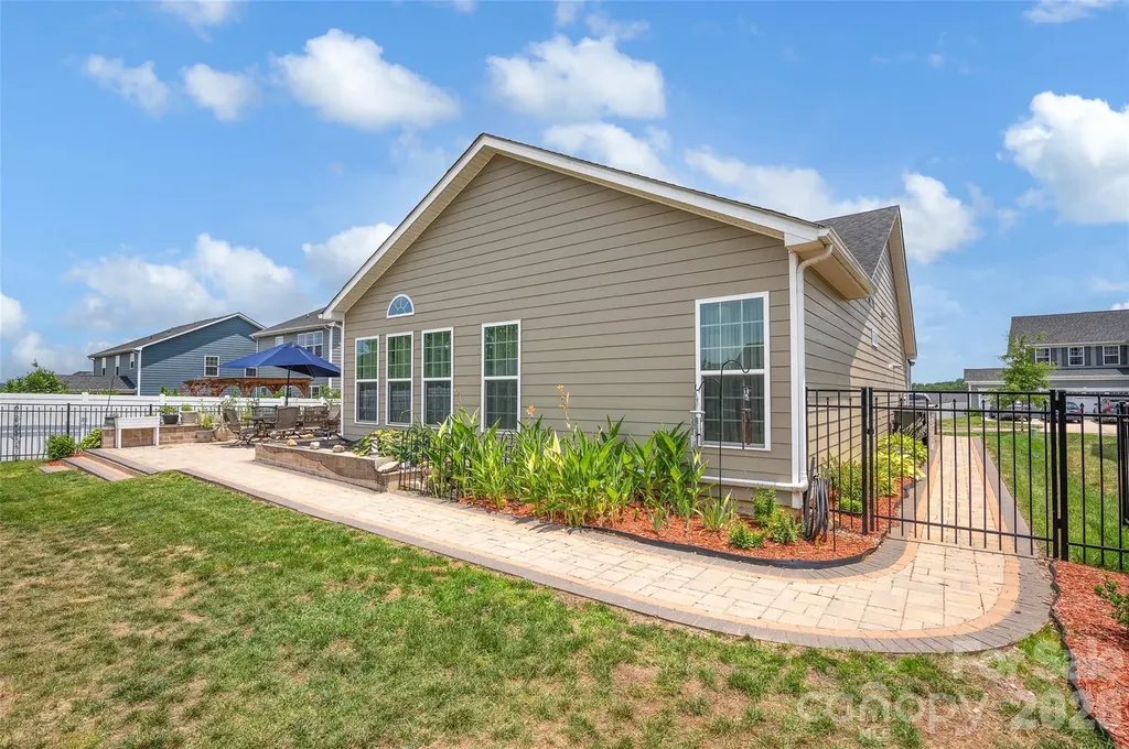 11216 Vanguard Parkway Huntersville NC 28078