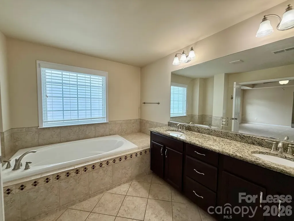 1009 Providence Forest Drive Matthews NC 28104