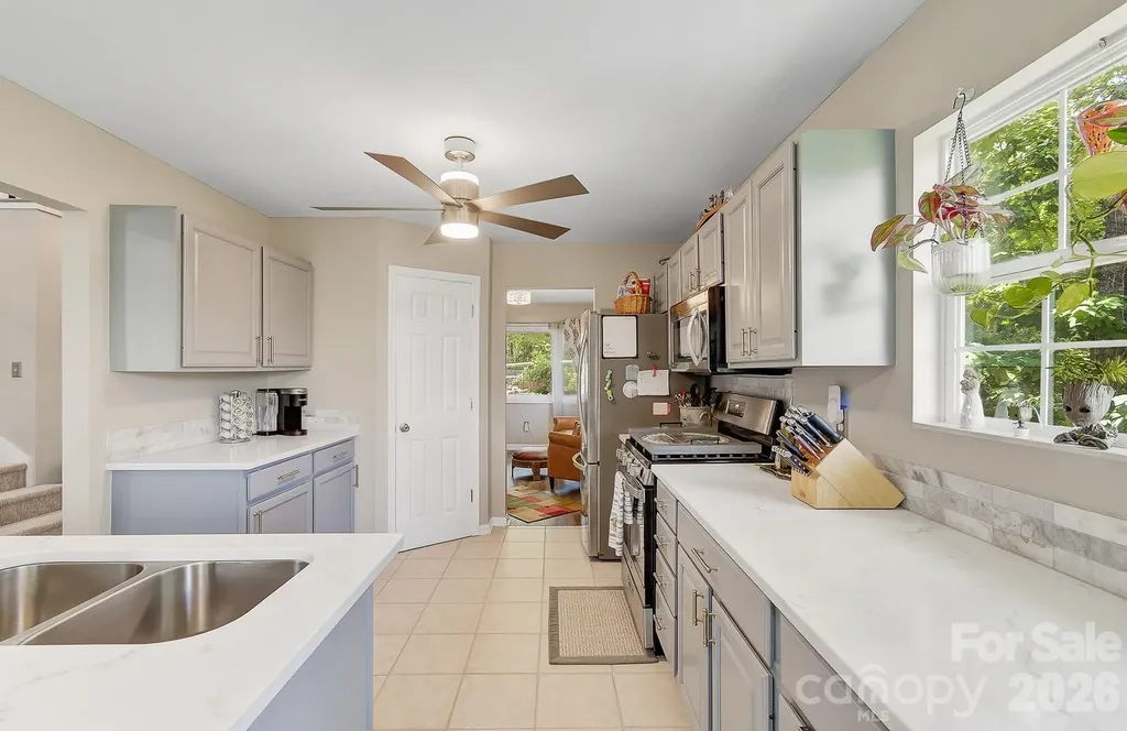 28 Secretariat Drive Hendersonville NC 28792