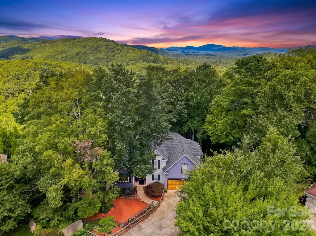 28 Secretariat Drive Hendersonville NC 28792