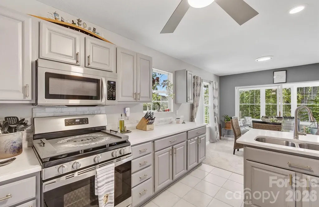 28 Secretariat Drive Hendersonville NC 28792