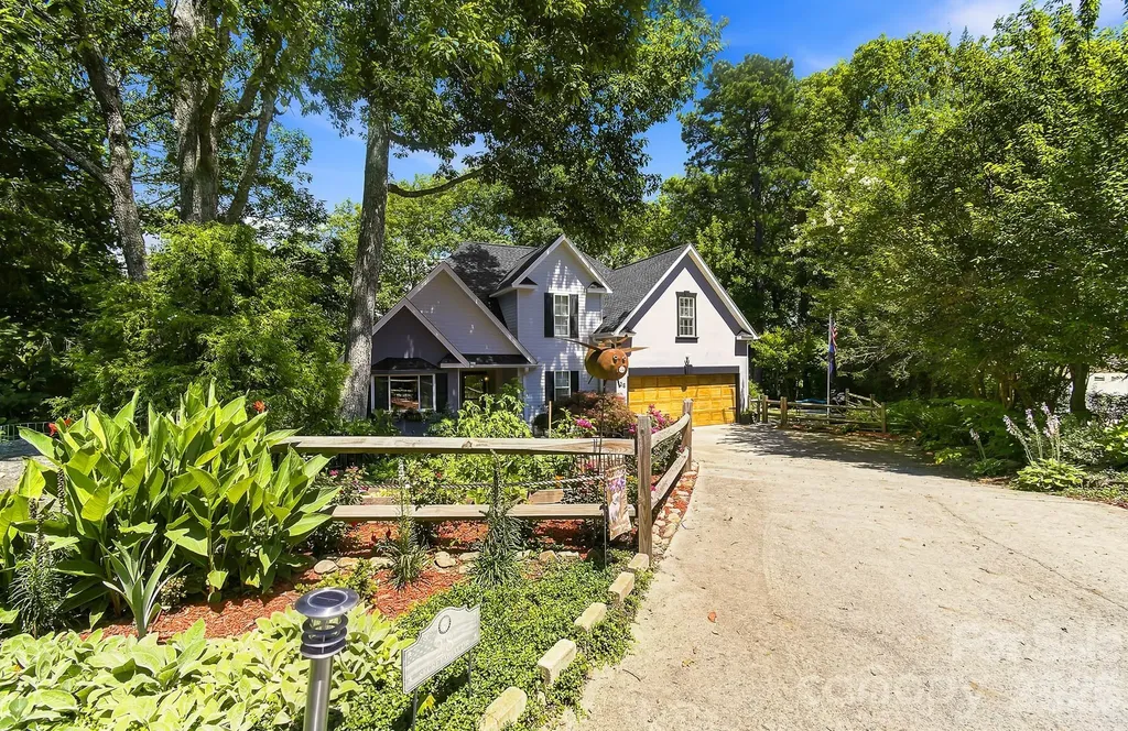 28 Secretariat Drive Hendersonville NC 28792