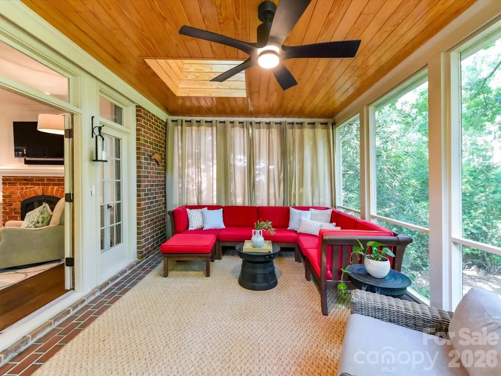 2630 Alanby Lane Charlotte NC 28270