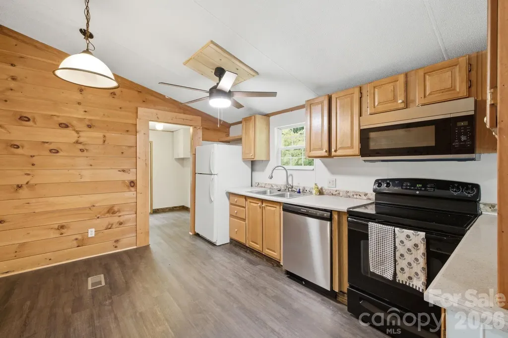 55 Twin Oaks Lane Spruce Pine NC 28777