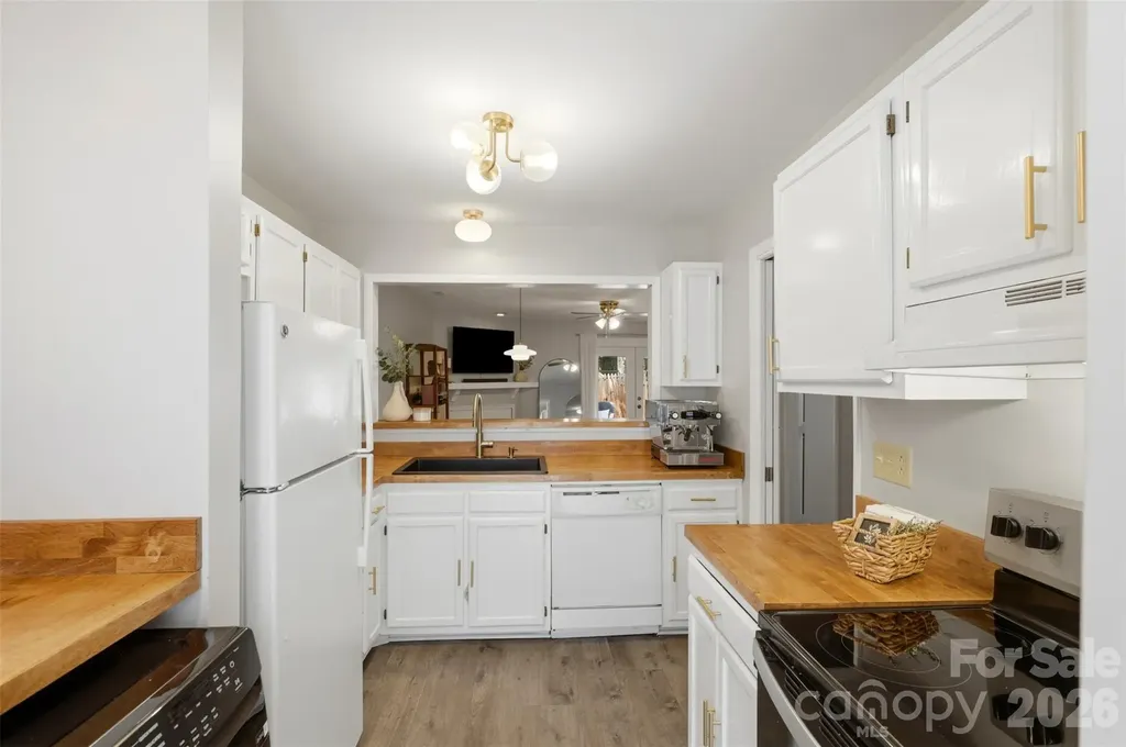 9004 Nolley Court Charlotte NC 28270